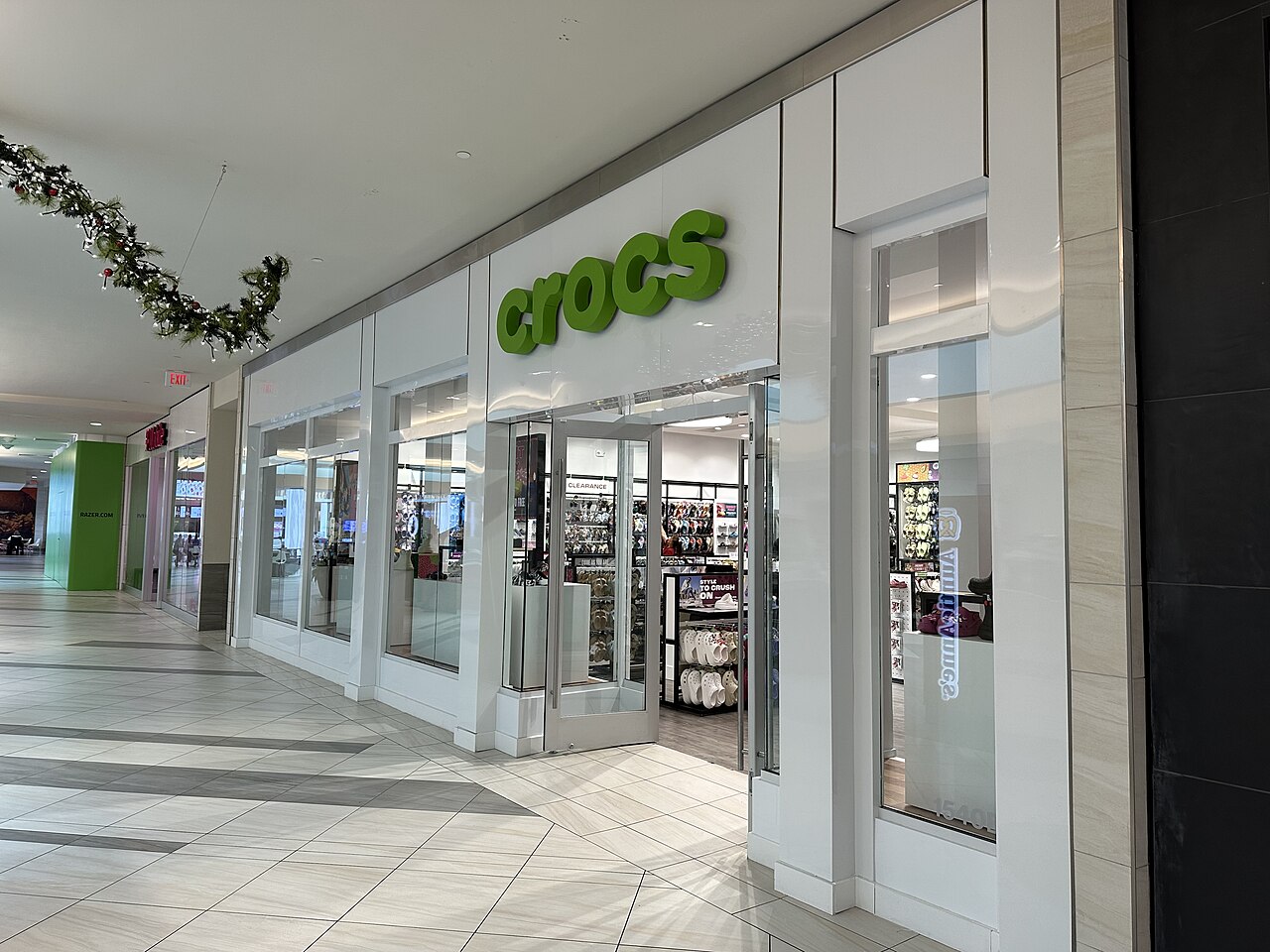 미국 마이애미 Dadeland Mall의 크록스 매장