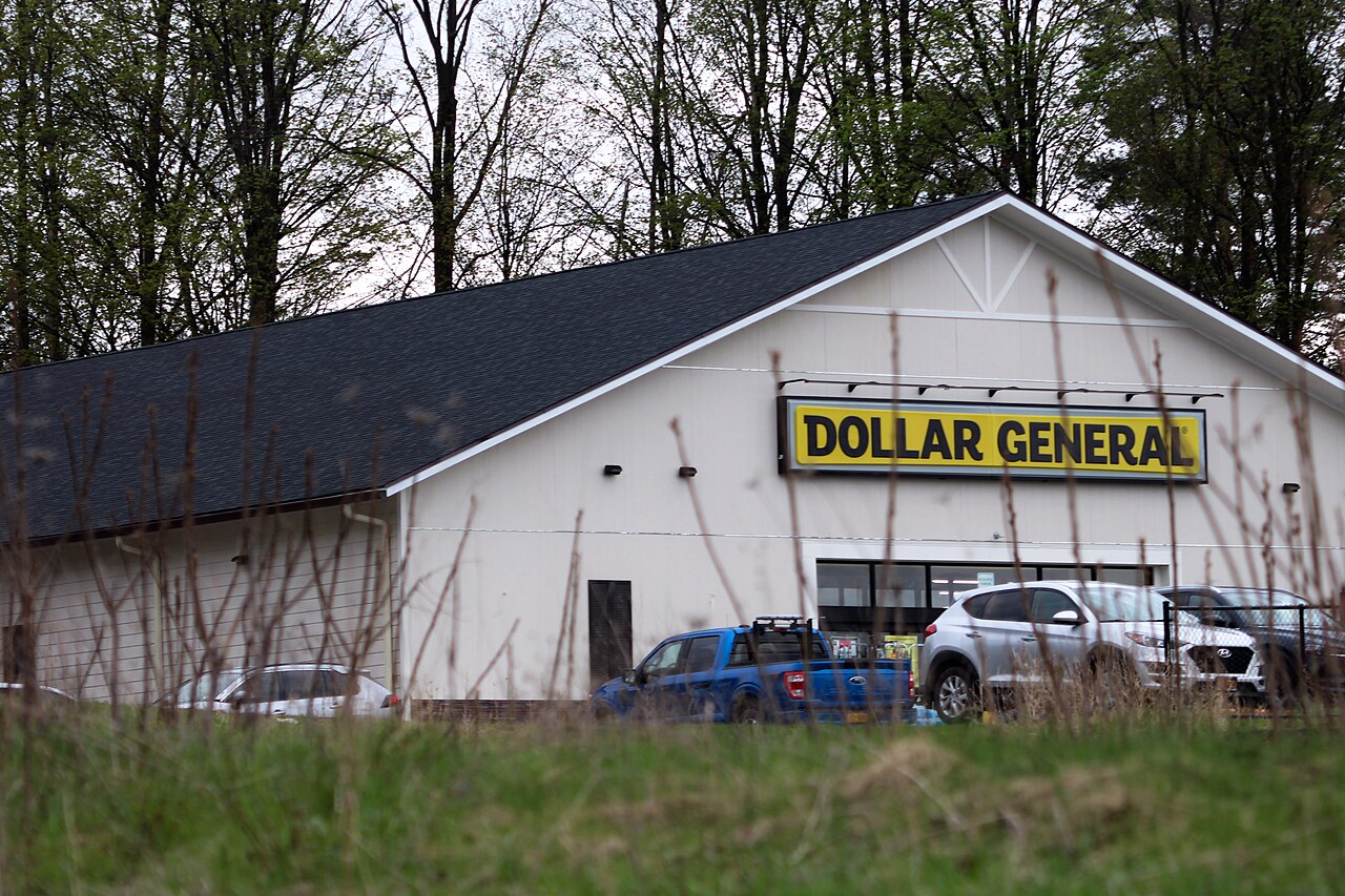 뉴욕주 하트퍼드의 Dollar General 표준 매장 외관