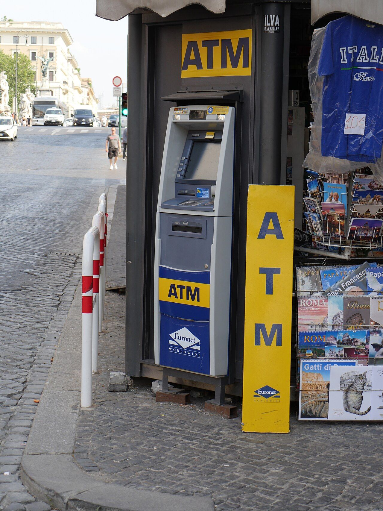 로마 화해의 거리 신문가판대에 설치된 Euronet ATM