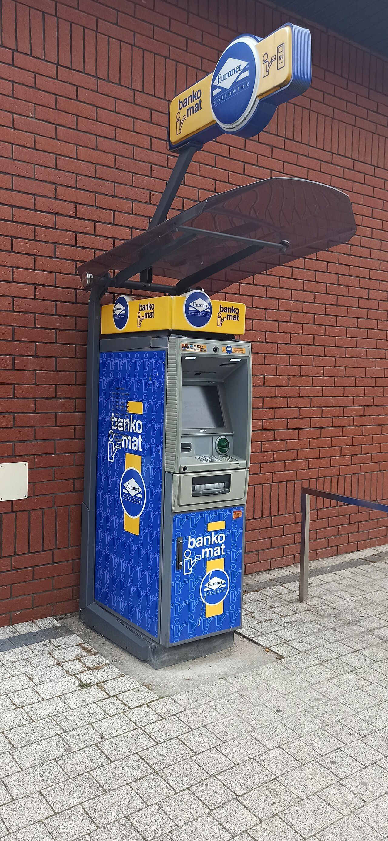 폴란드 포비에로보 비에드론카 슈퍼마켓 앞 Euronet ATM